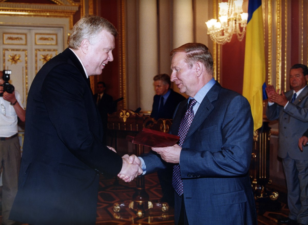 А.В. Савчук с президентом Украины Л.Д. Кучмой